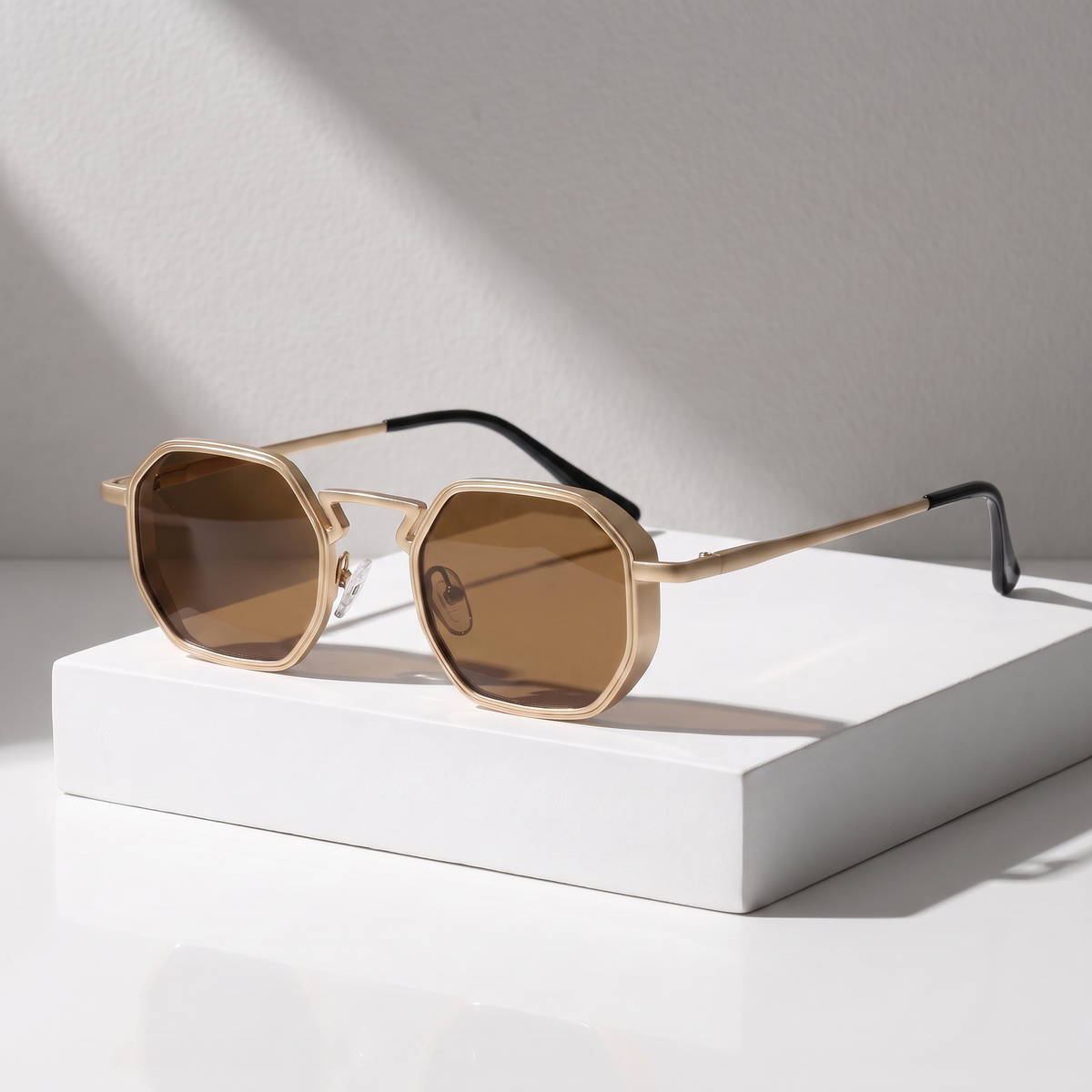 Klein Sunglasses Gold Brown — studio