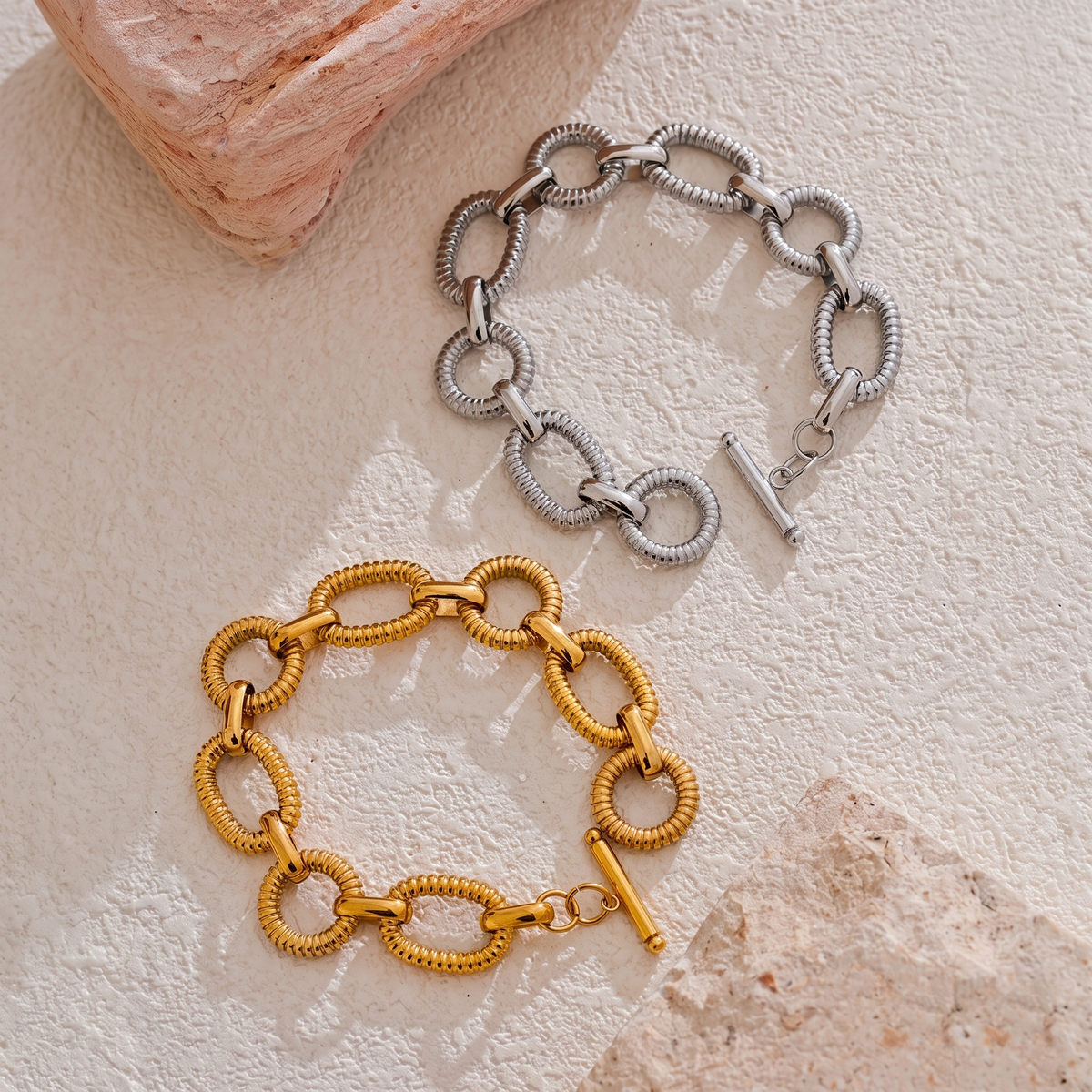 Milo-Ribbed-Link-Bracelet Both — studio 1