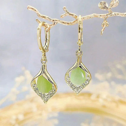 Petal earrings green on branch