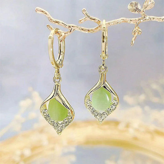 Petal earrings green on branch