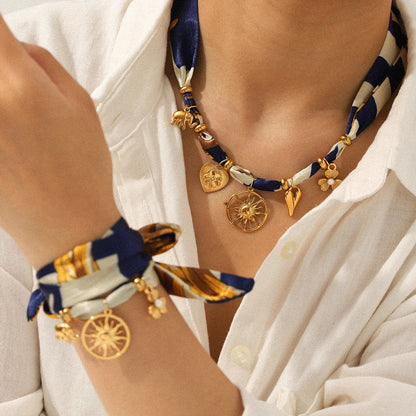 Soleil necklace front detail