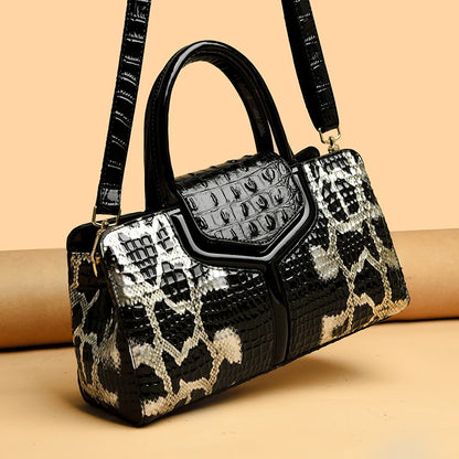 Noemie patent bag styled, black