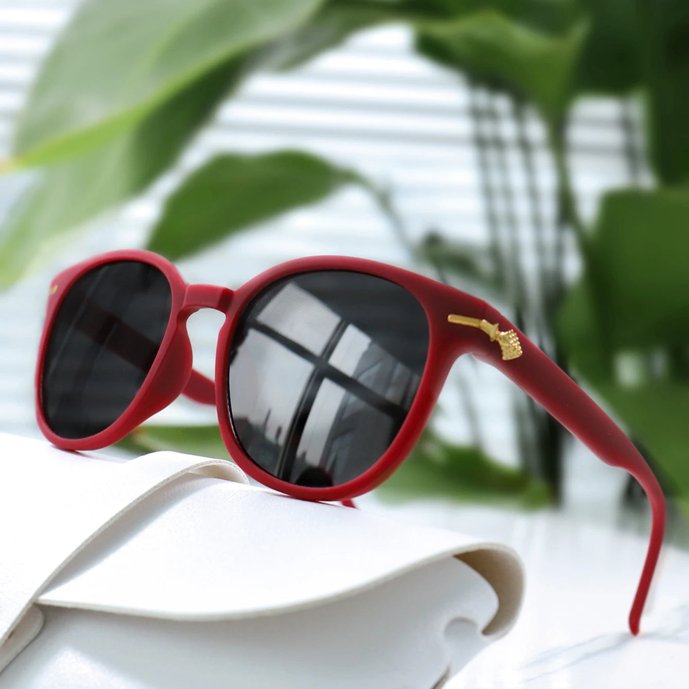 Ellery Retro Round Sunglasses - Red / Smoke