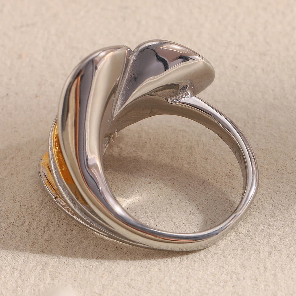 Flora Petal Cocktail Ring in silver and 18k gold PVD, side band detail