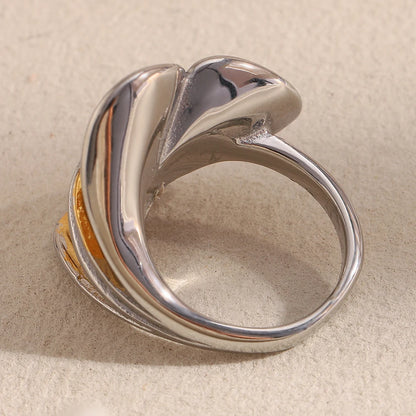 Flora Petal Cocktail Ring in silver and 18k gold PVD, side band detail