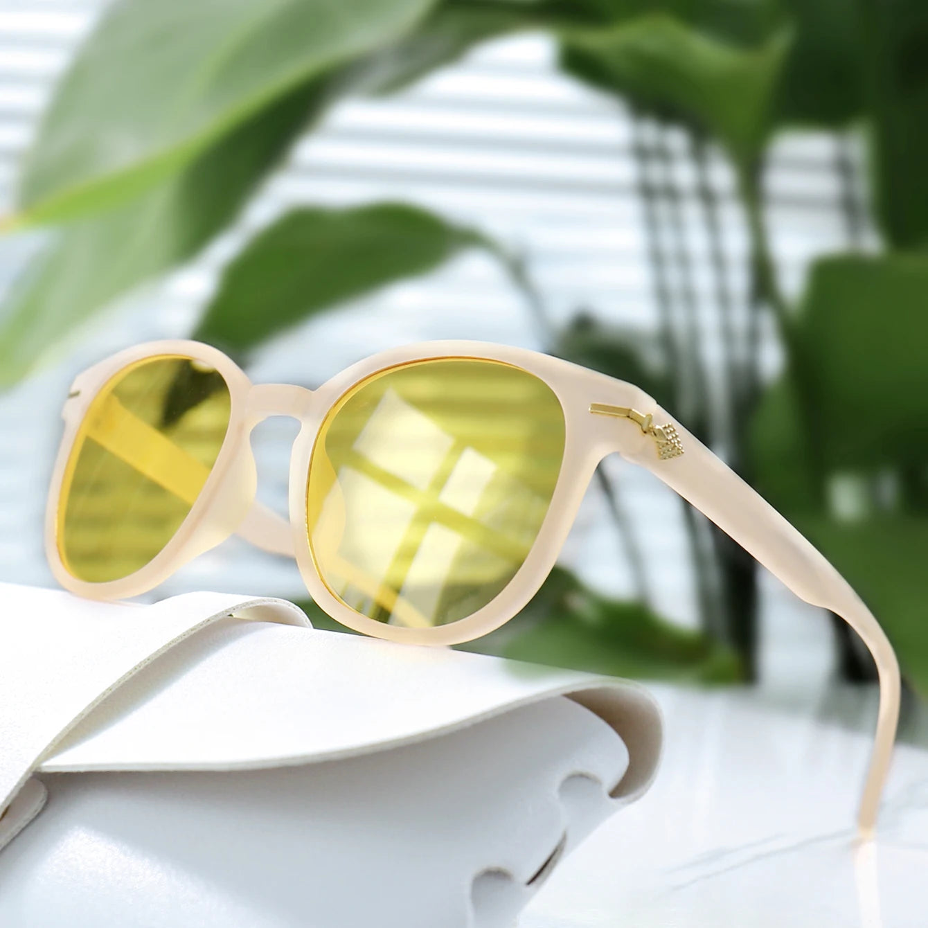 Ellery Retro Round Sunglasses - Ivory / Yellow