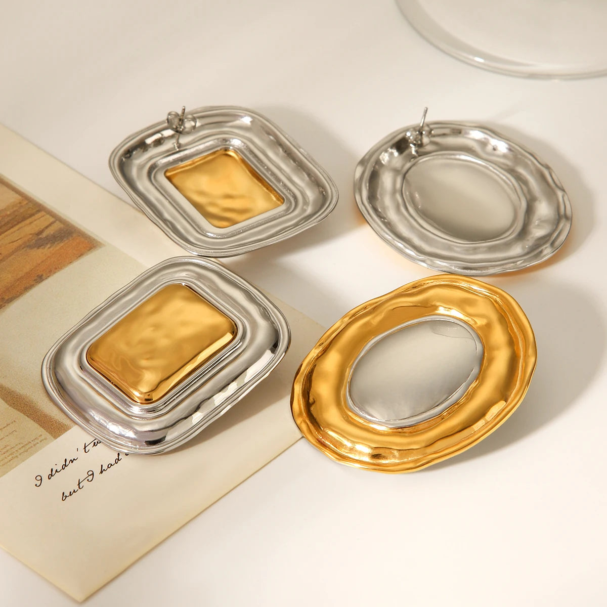 Étoile studs flat lay