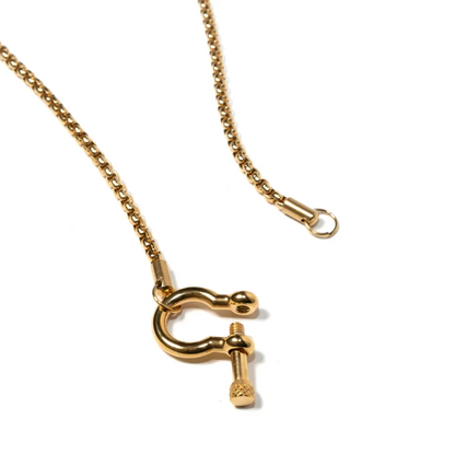 Lido gold horseshoe clasp detail