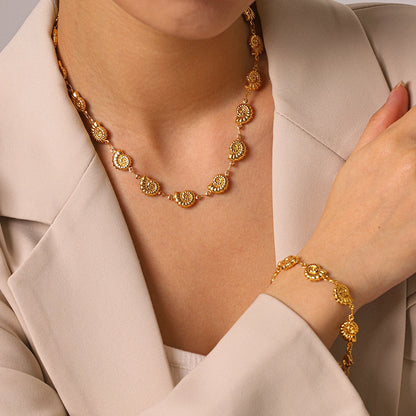 Marisol seashell necklace and bracelet worn