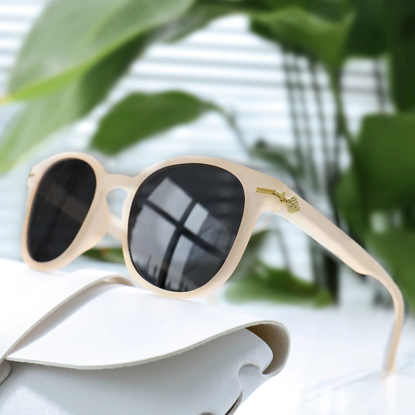 Ellery Retro Round Sunglasses - Ivory / Smoke