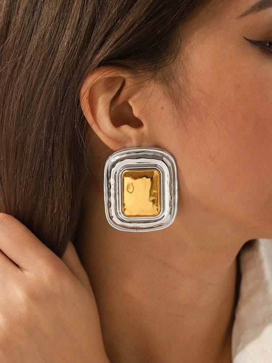 Étoile square stud on model