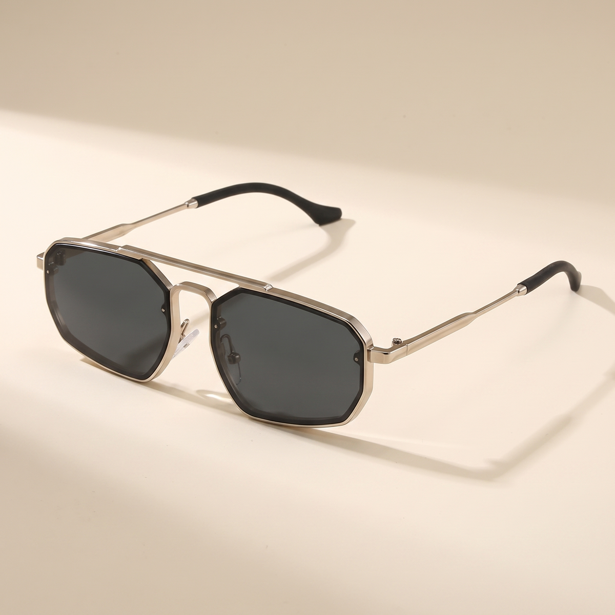 Adele-Cat-Eye-Sunglasses Silver Grey — flatlay 1