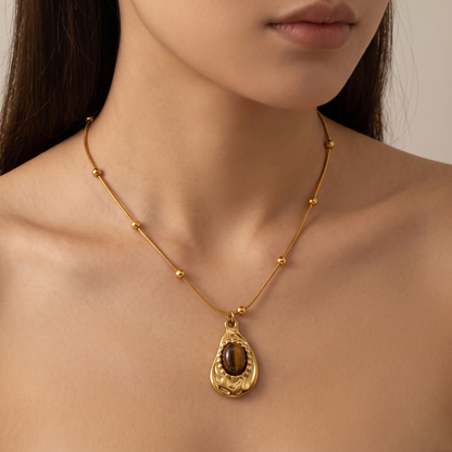 Asha-Tiger-Eye-Pendant Gold — on model