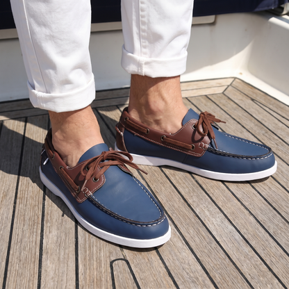 Brio Boat Shoes Navy — on model
