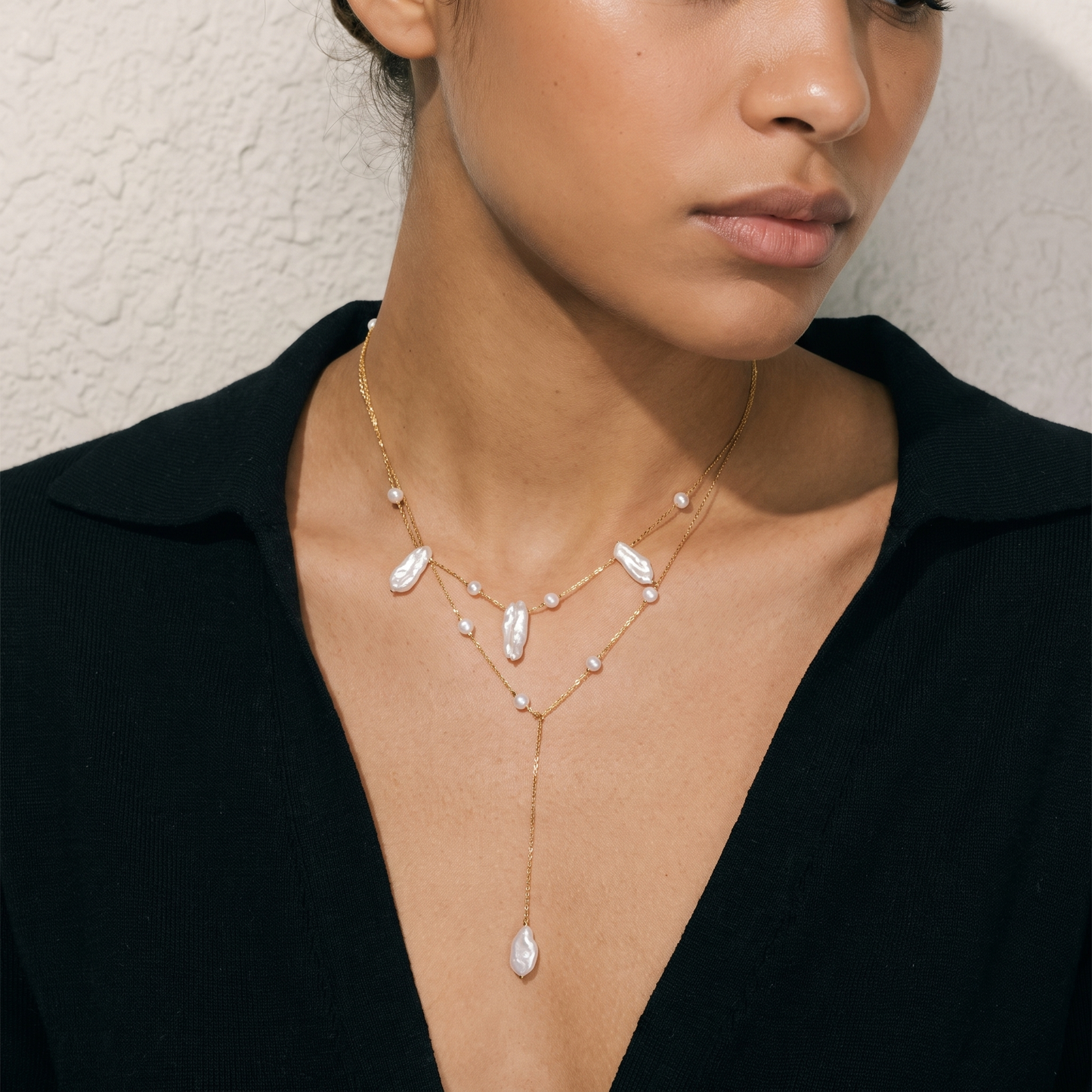 Catalina-Baroque-Pearl-Necklace Gold — on model