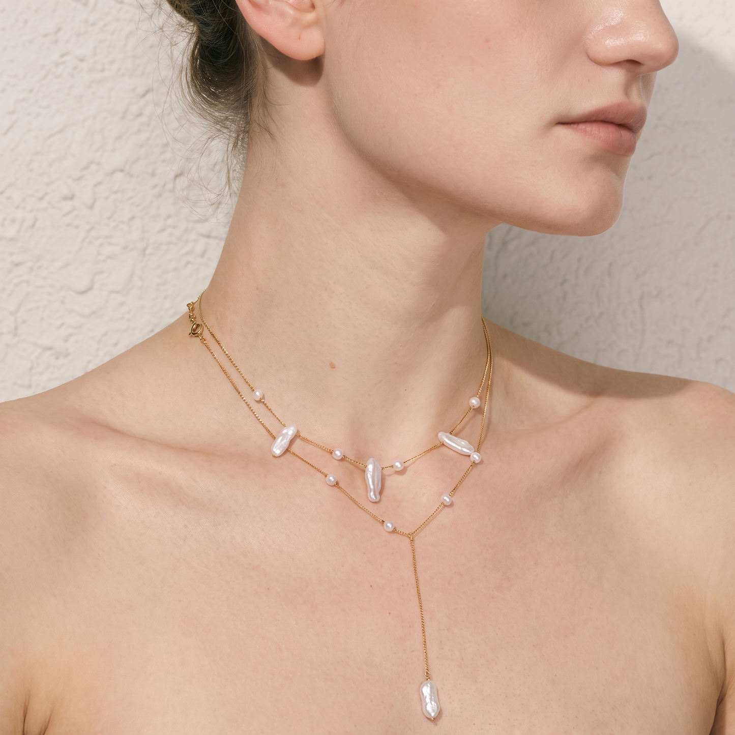 Catalina-Baroque-Pearl-Necklace Gold — on model