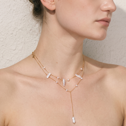 Catalina-Baroque-Pearl-Necklace Gold — on model