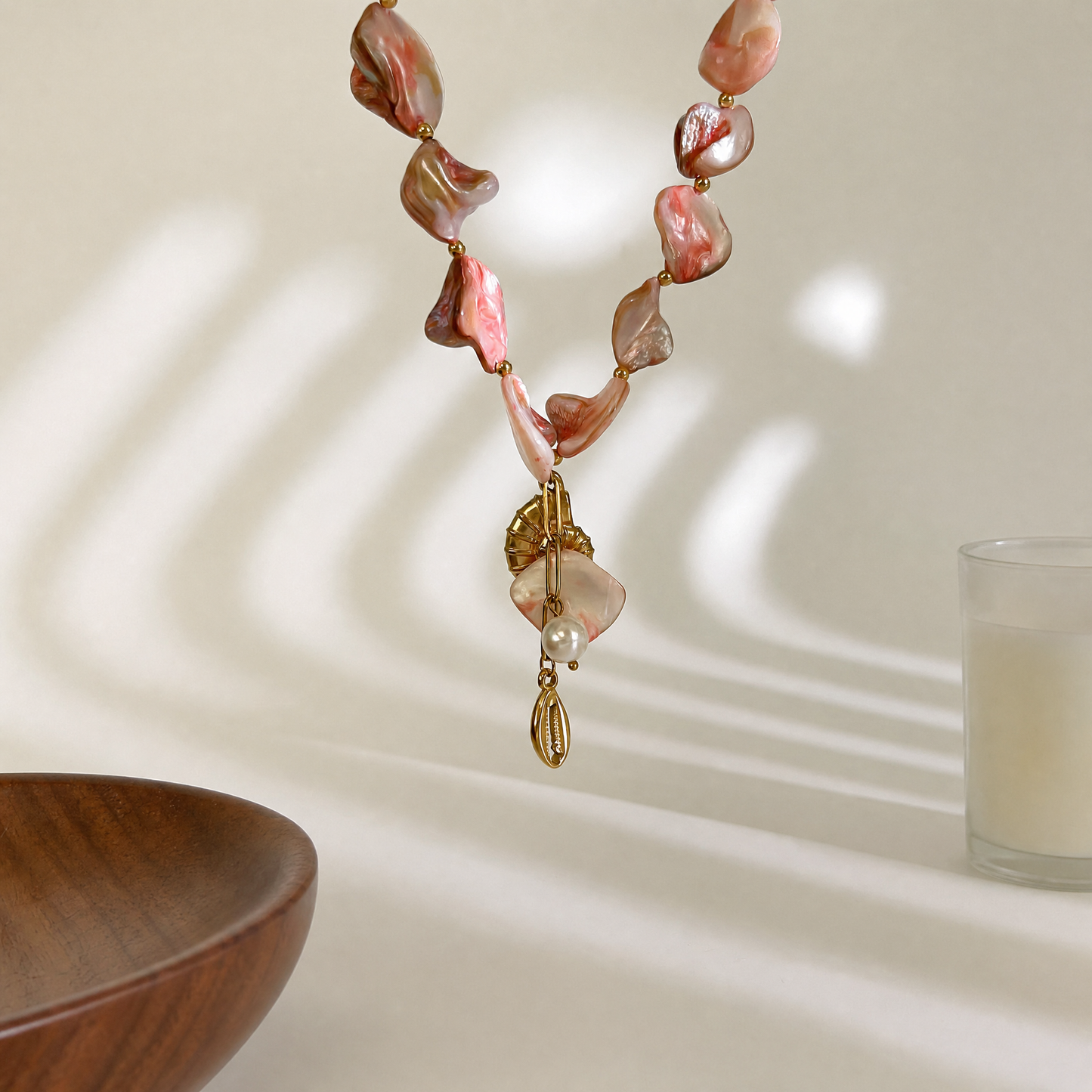 Coralie shell necklace detail