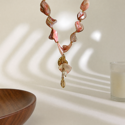 Coralie shell necklace detail