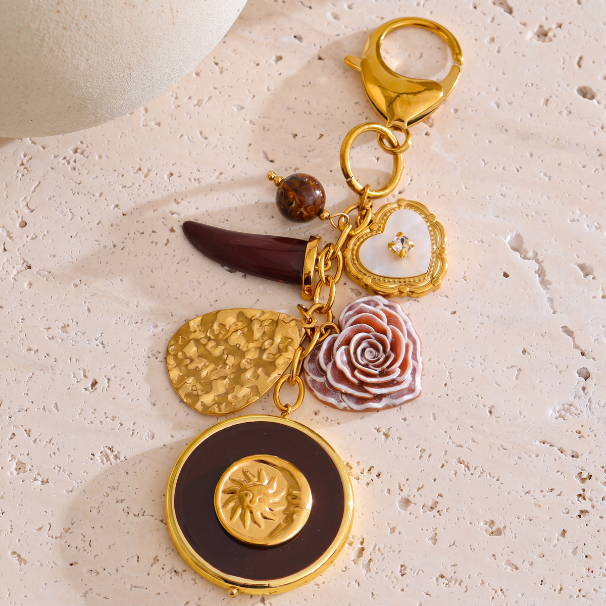 Elba-Sun-Charm-Keyring Gold Burgundy — studio 1