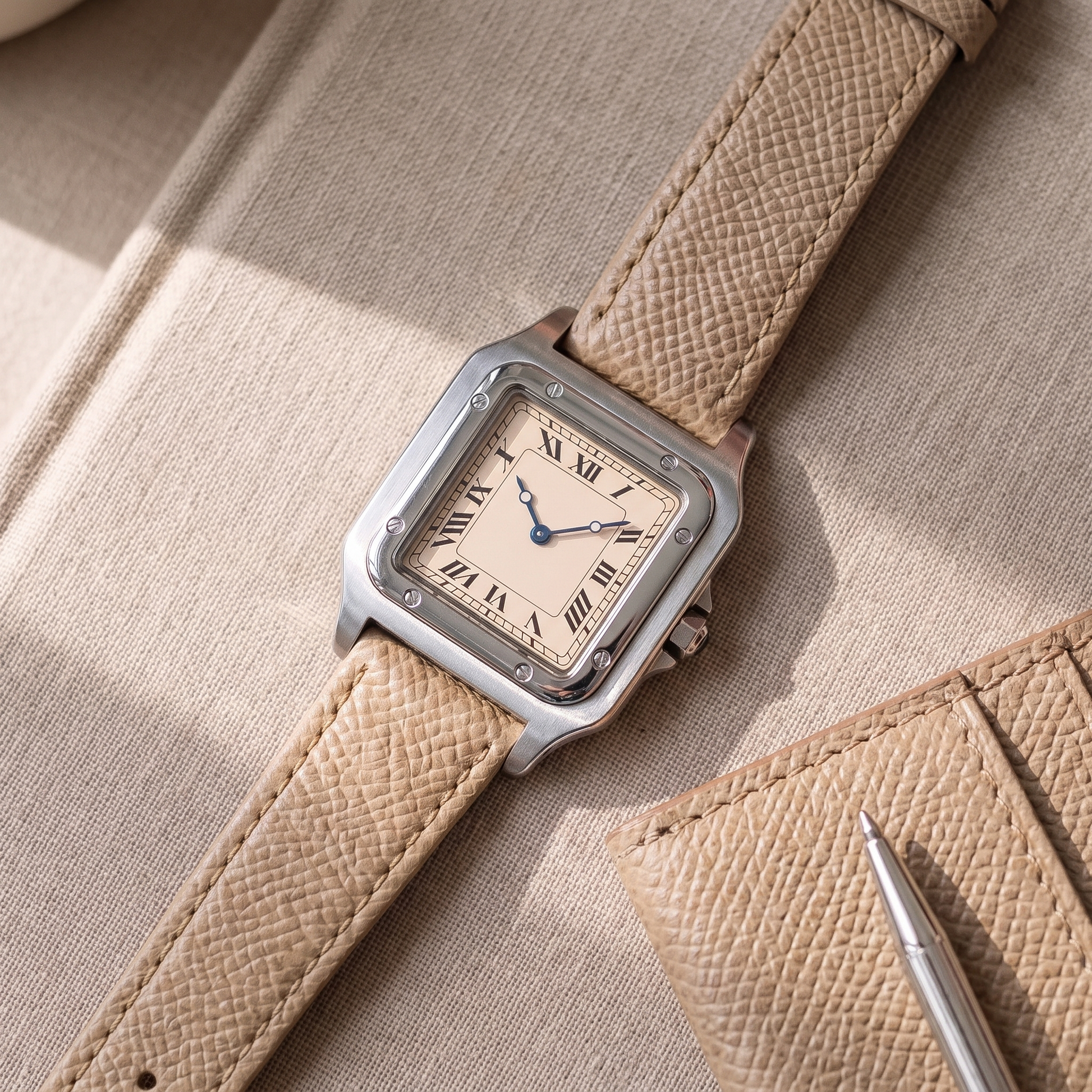 Ellis-Champagne-Strap-Watch Champagne — flatlay 1