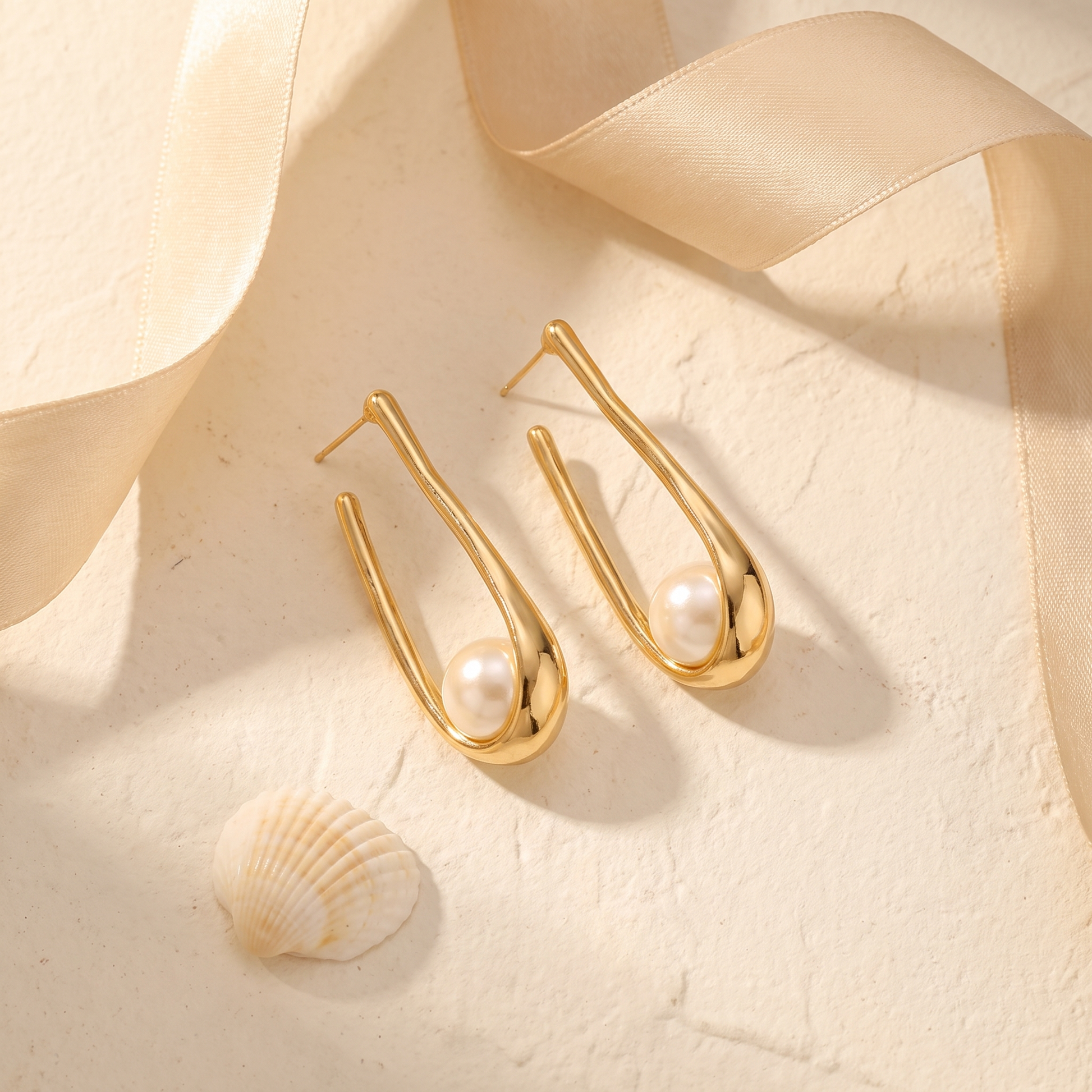 Isla Gold — flatlay 1