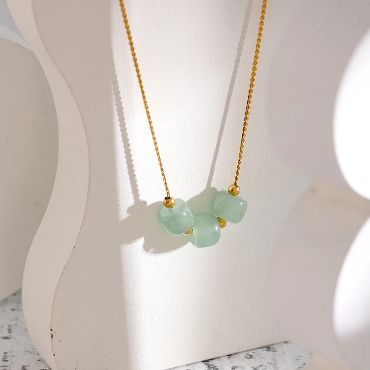 Juniper-Aventurine-Pendant-Necklace Green Aventurine — flatlay 1