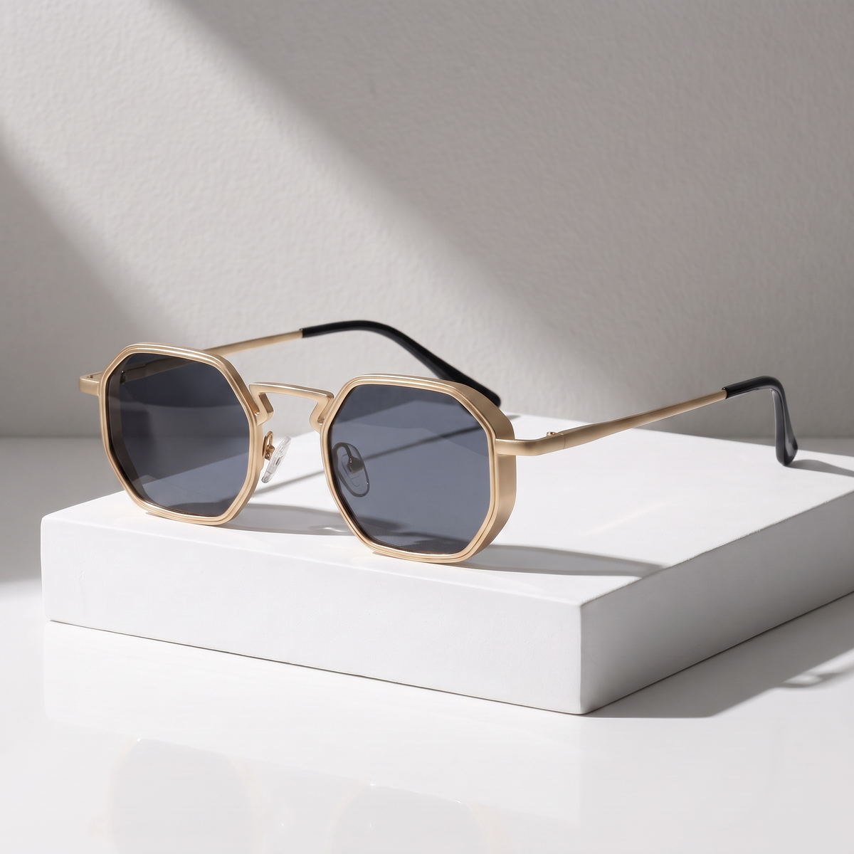 Klein Sunglasses Gold Smoke — studio