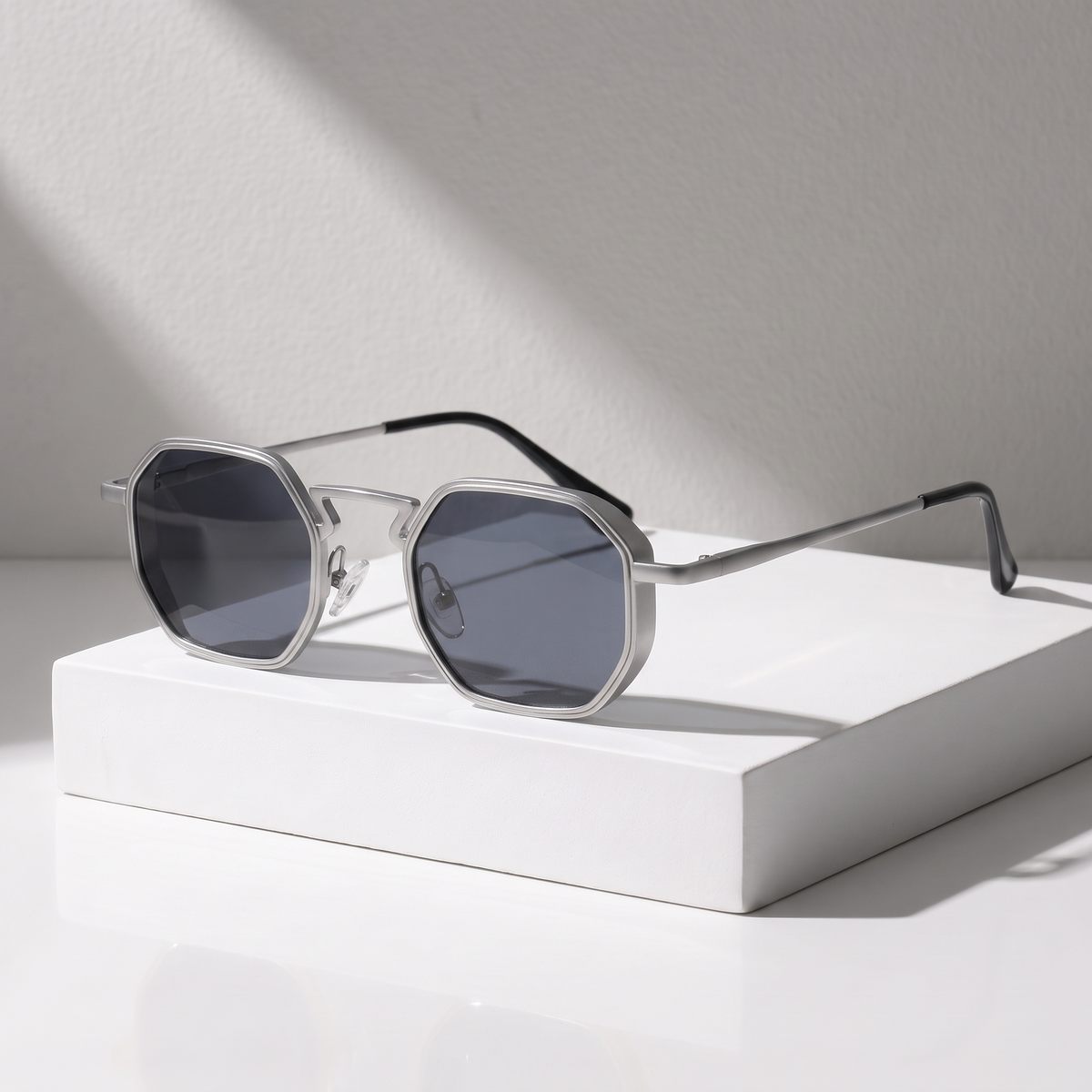 Klein Sunglasses Silver Smoke — studio