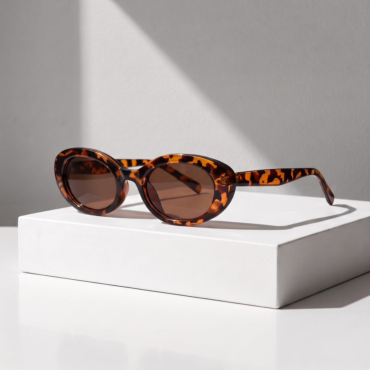 Lottie Sunglasses Leopard — studio