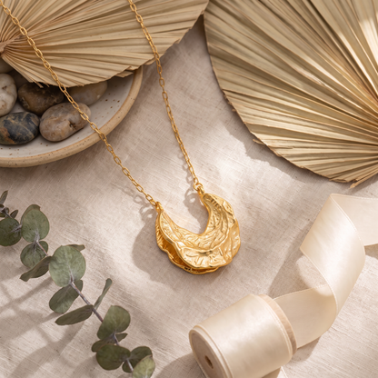 Luna Gold — flatlay 1