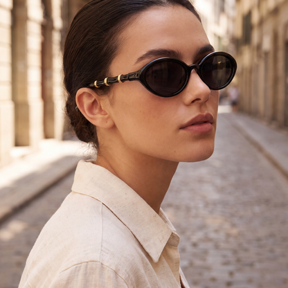 Mabel Sunglasses Black — on model