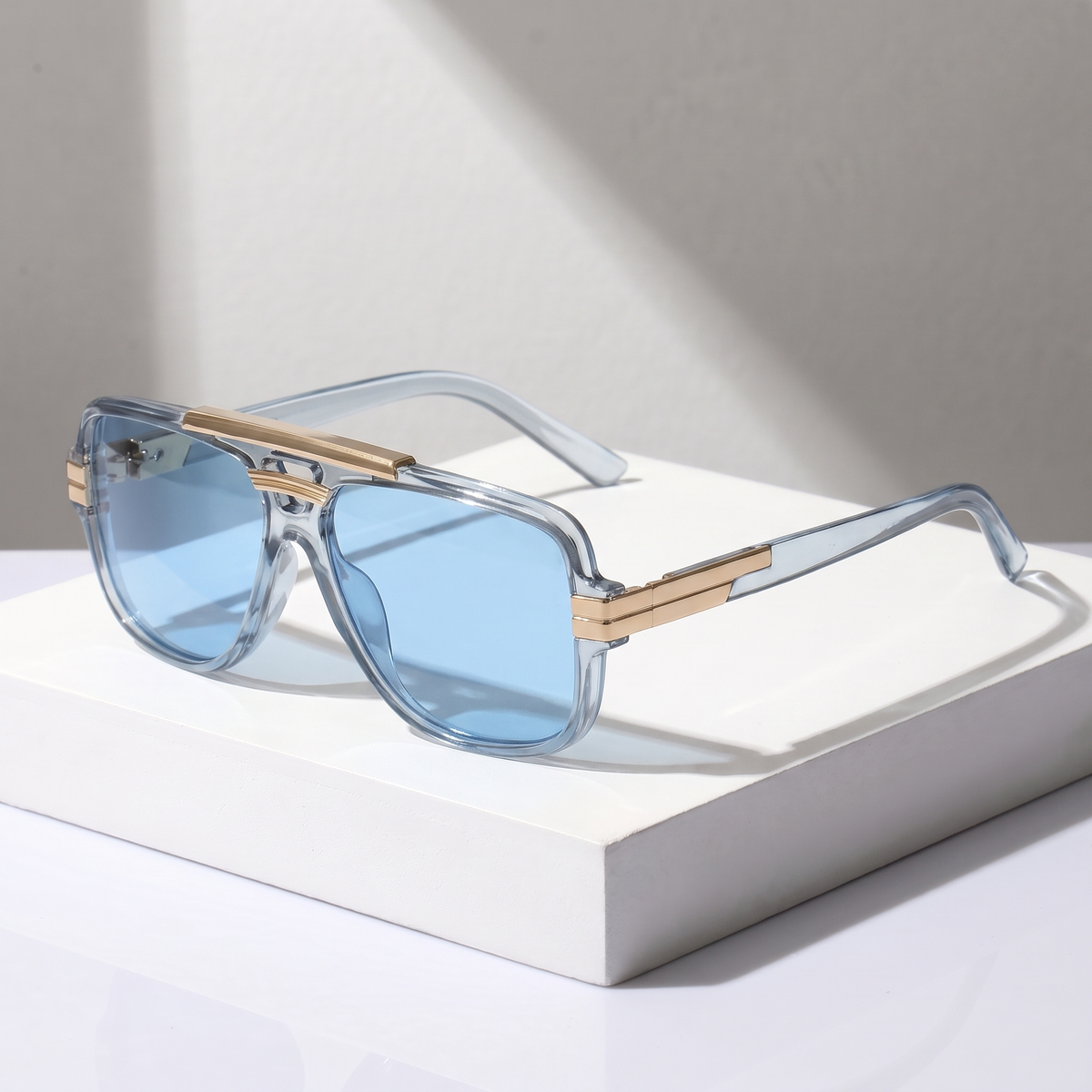 Mercer Sunglasses Crystal Blue — studio