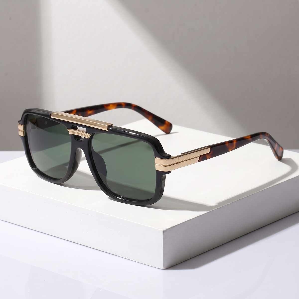 Mercer Sunglasses Forest Green — studio