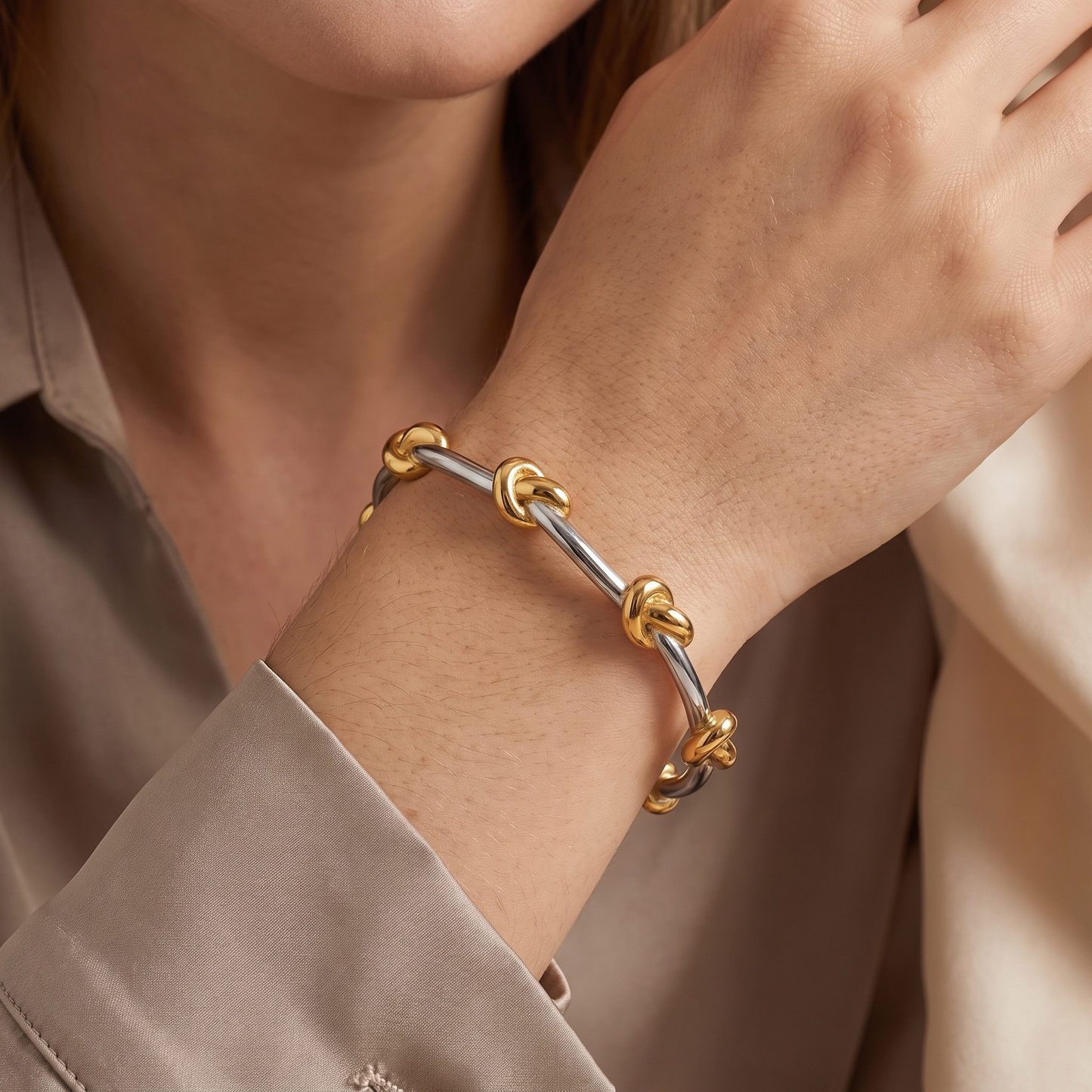 Noa Multi Knot — on model