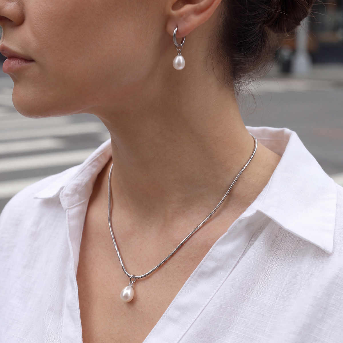 Nora Steel Jewelry Set Silver — on model