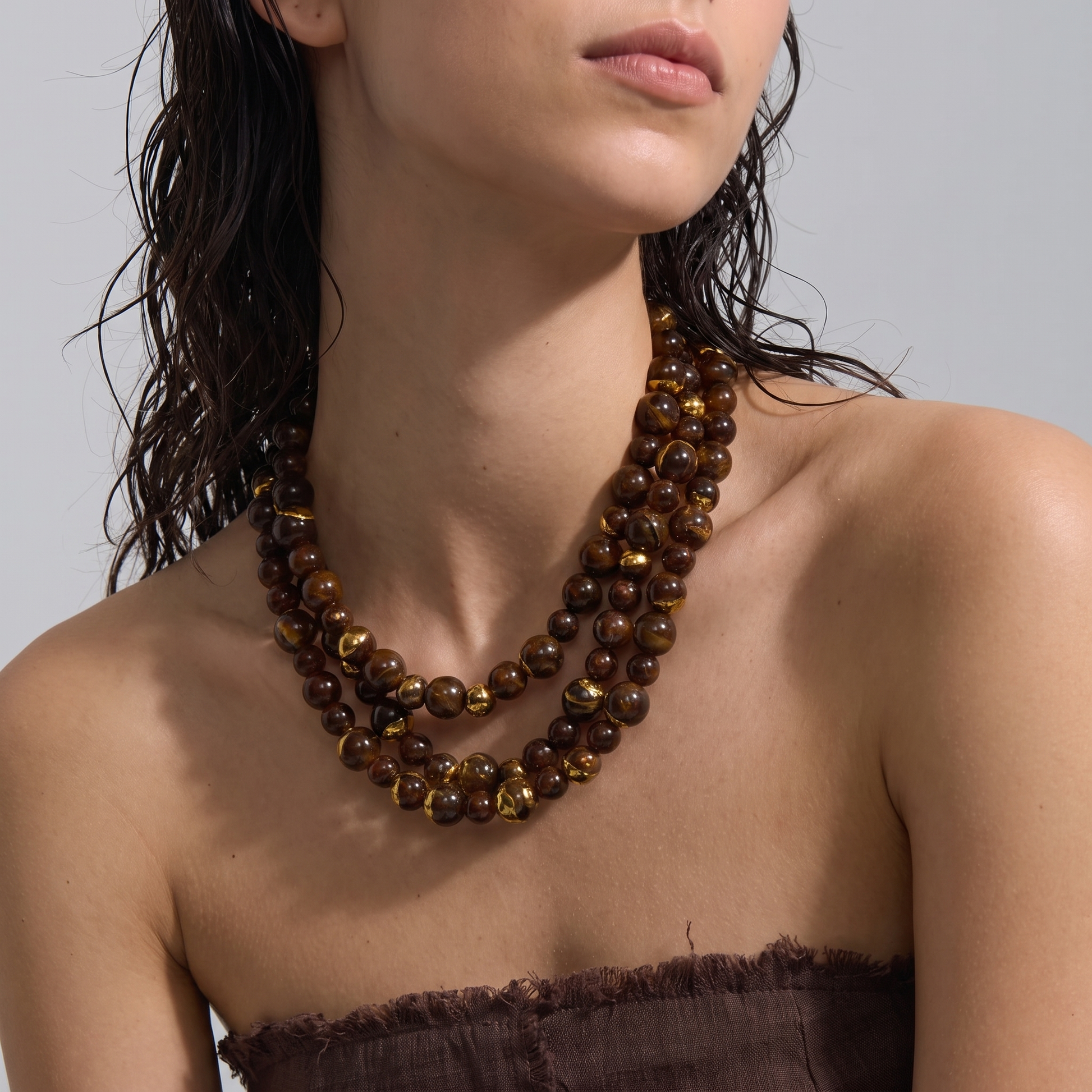 Positano-Beaded-Pearl-Necklace Tortoise — on model