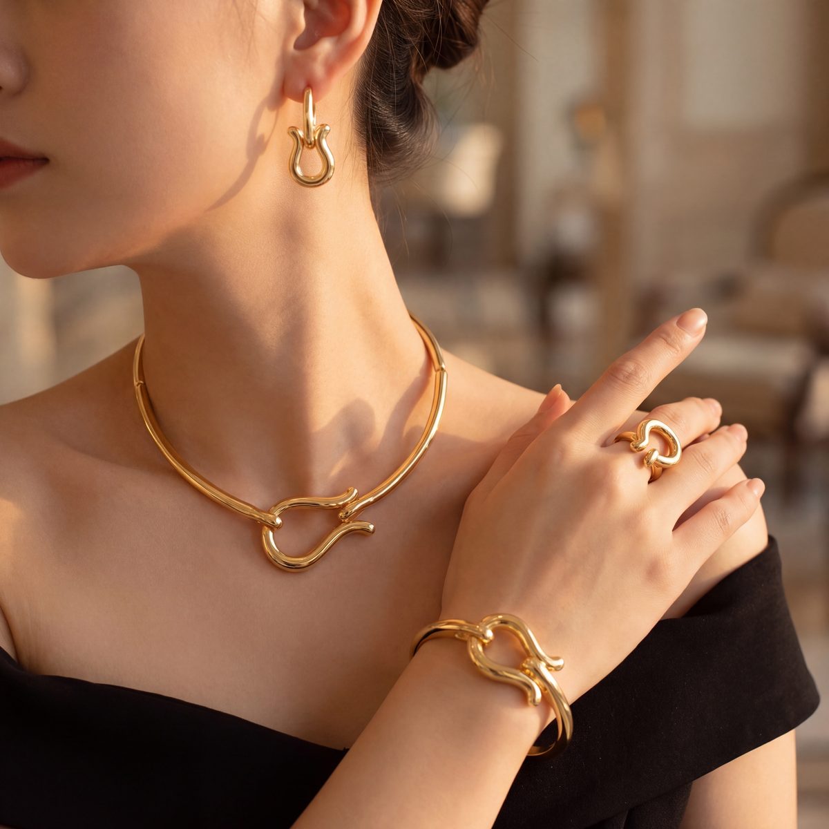 Siena Jewelry Set Gold Tone — on model