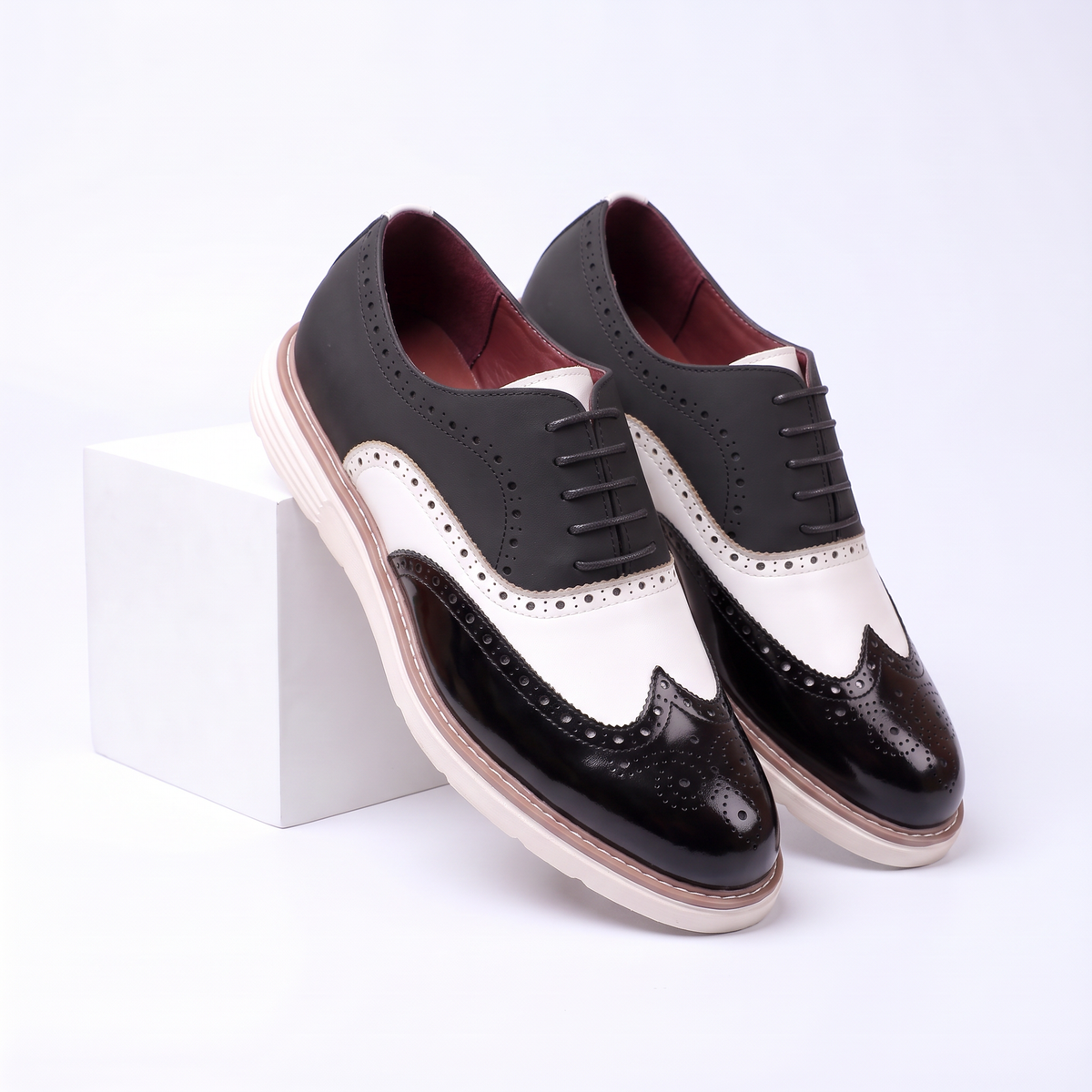 Tomas Wingtip Oxfords Black White — studio