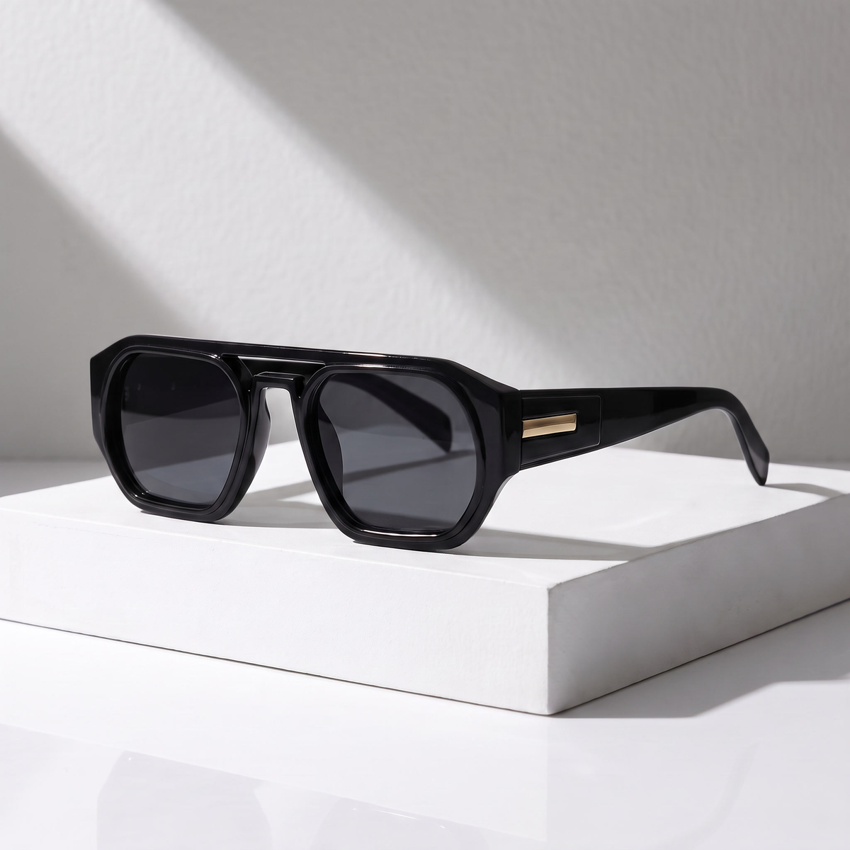 Topaz Sunglasses Black — studio