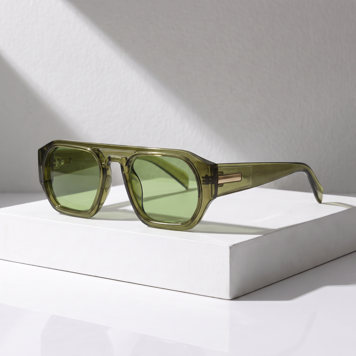 Topaz Sunglasses Green — studio