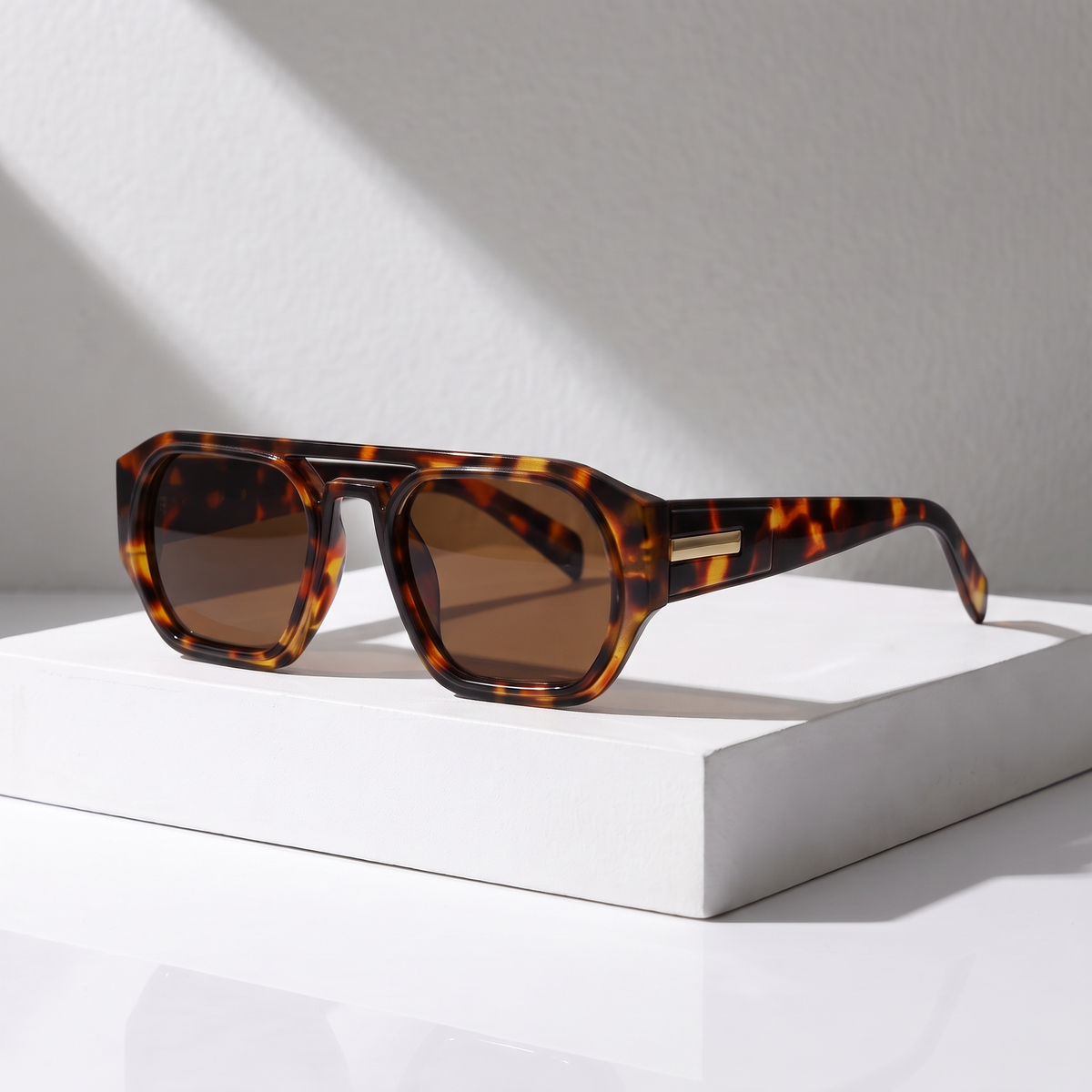 Topaz Sunglasses Tortoise — studio