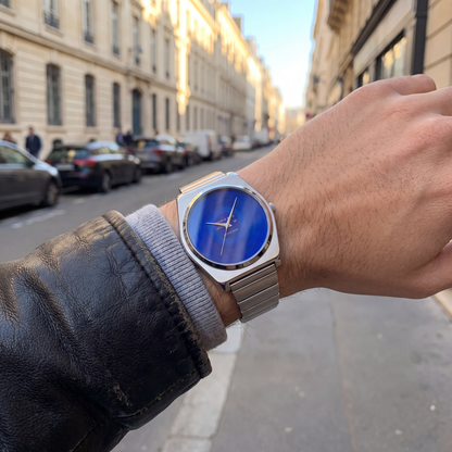 Vero-Graffiti-Steel-Watch Blue — on model