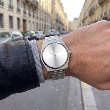 Vero-Graffiti-Steel-Watch Silver — on model
